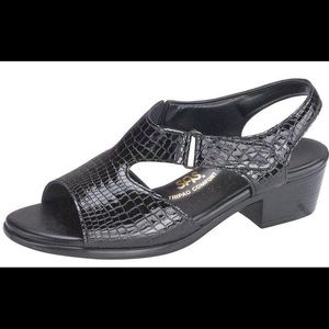 SAS Suntimer Black Croc Patent Sandals 10.5 Slim